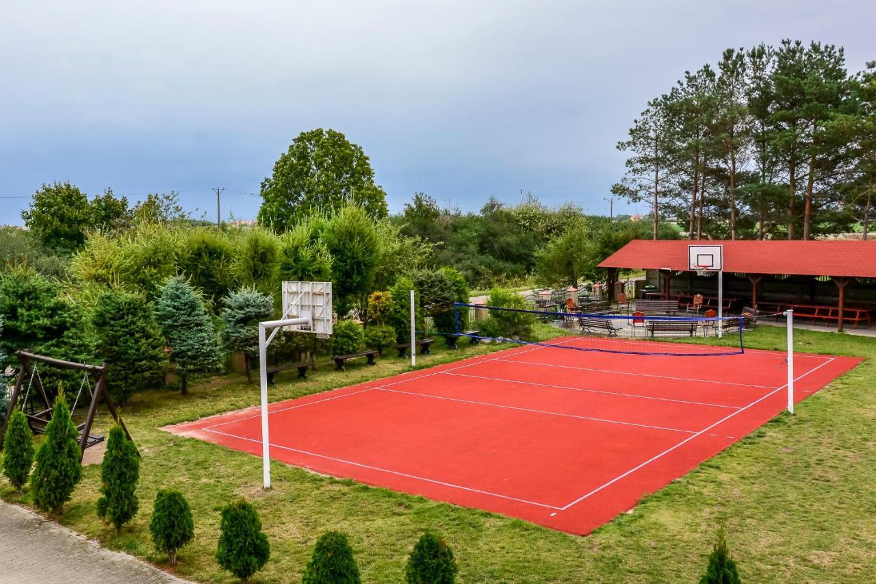 Osrodek Wczasowo-Kolonijny Bazylak Rewal Bed & Breakfast Bagian luar foto