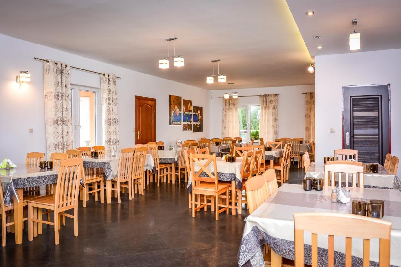 Osrodek Wczasowo-Kolonijny Bazylak Rewal Bed & Breakfast Bagian luar foto