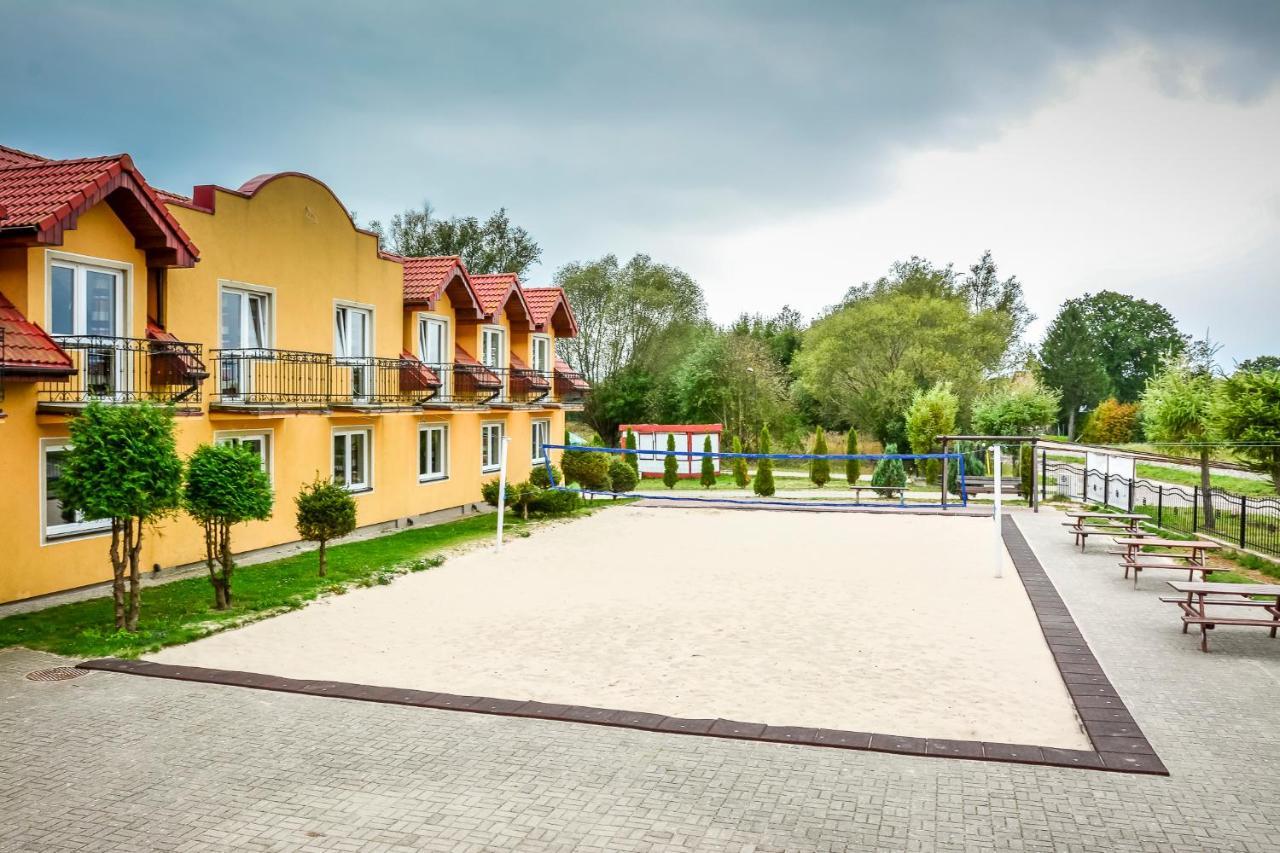 Osrodek Wczasowo-Kolonijny Bazylak Rewal Bed & Breakfast Bagian luar foto